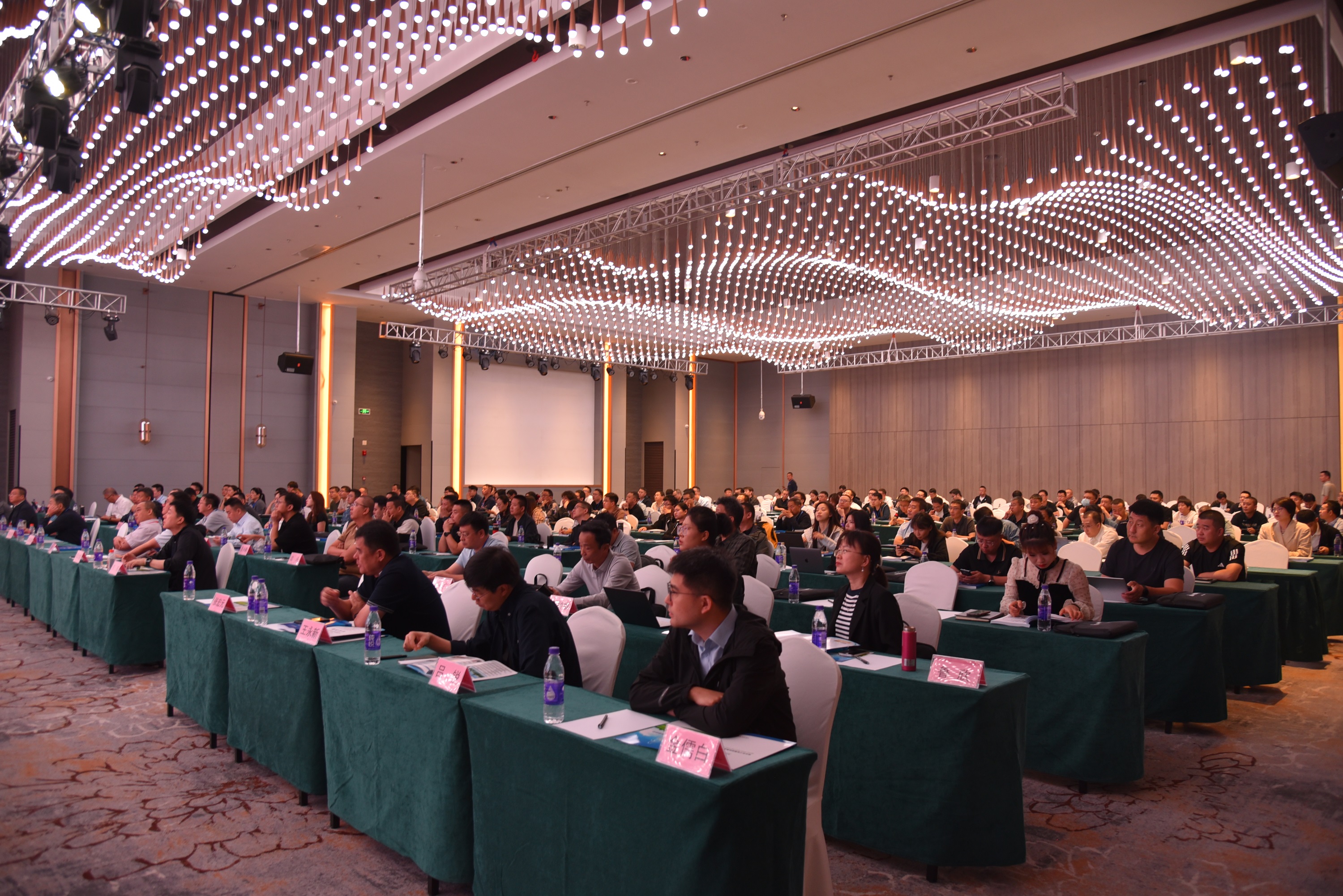 聚力同筑基 共促新發(fā)展|“2025年配焦煉鐵、配煤煉焦與煤焦檢測(cè)技術(shù)研討會(huì)”暨“第四屆優(yōu)化配煤與煤焦檢測(cè)培訓(xùn)班”勝利召開(kāi)